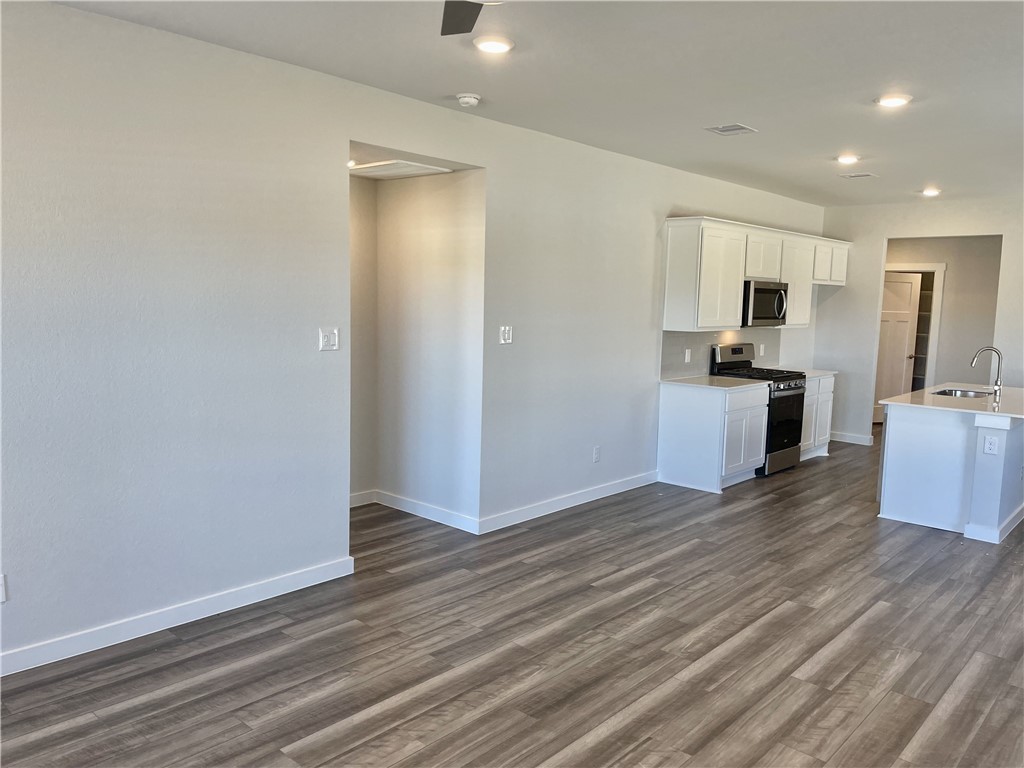 1212 Amistad Loop Property Photo 9
