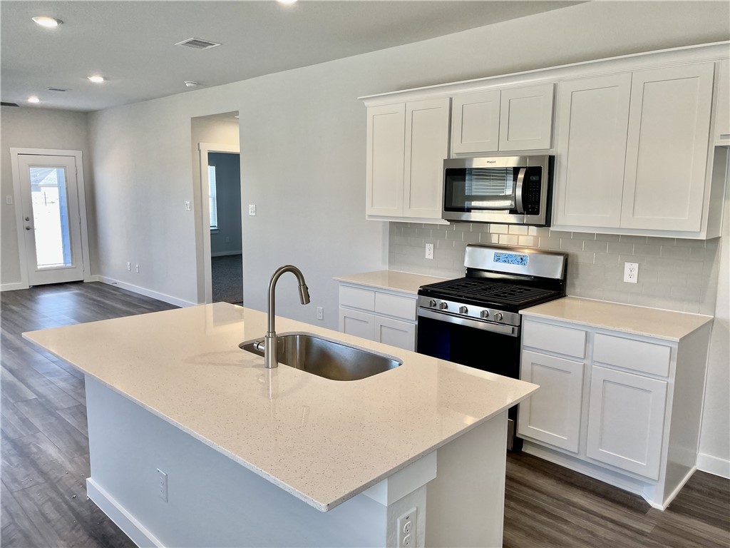 1212 Amistad Loop Property Photo 11