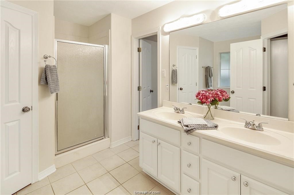 3719 Essen Loop Property Photo 12