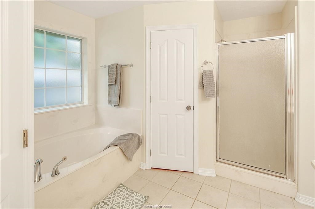 3719 Essen Loop Property Photo 13