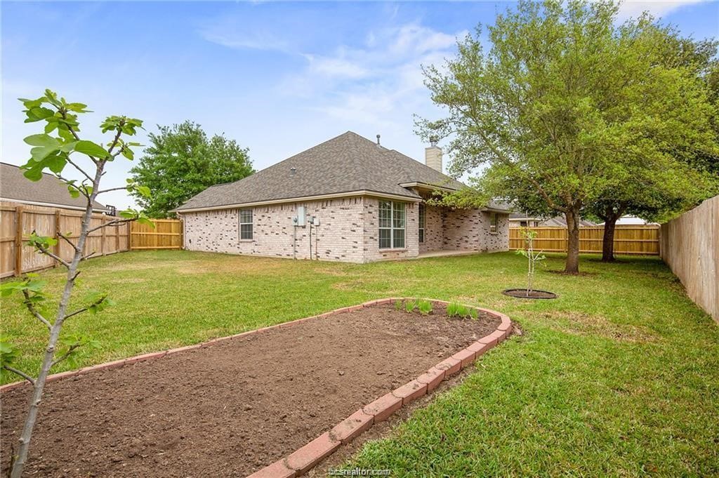 3719 Essen Loop Property Photo 17