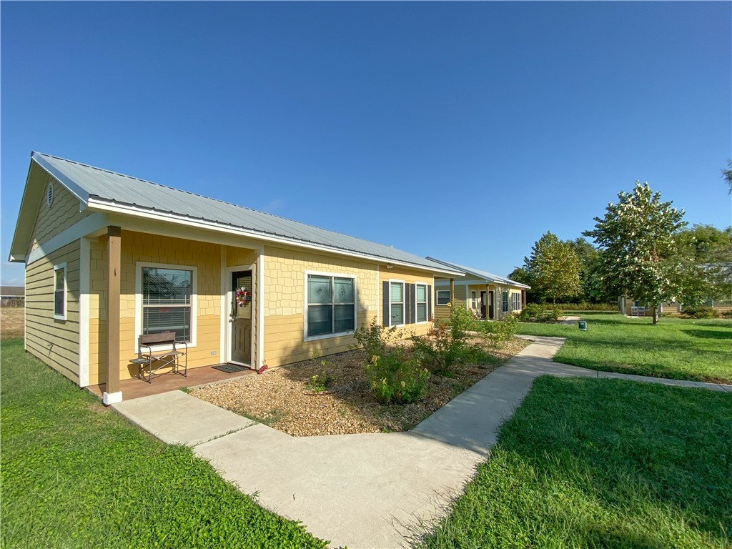 1102 W 16th Street W Property Photo
