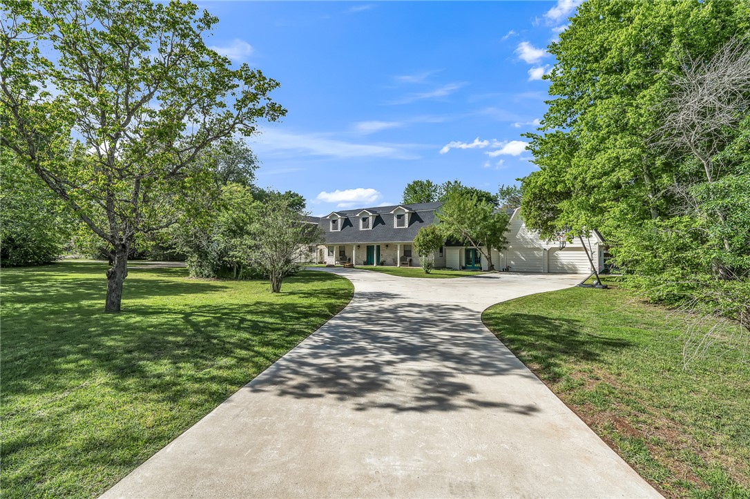 1501 Bluebonnet Drive Property Photo 1
