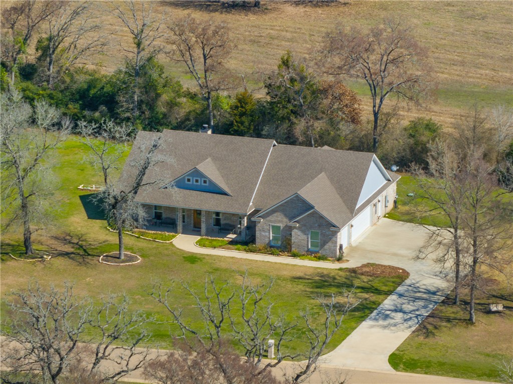 9066 King Oaks Drive Property Photo 1