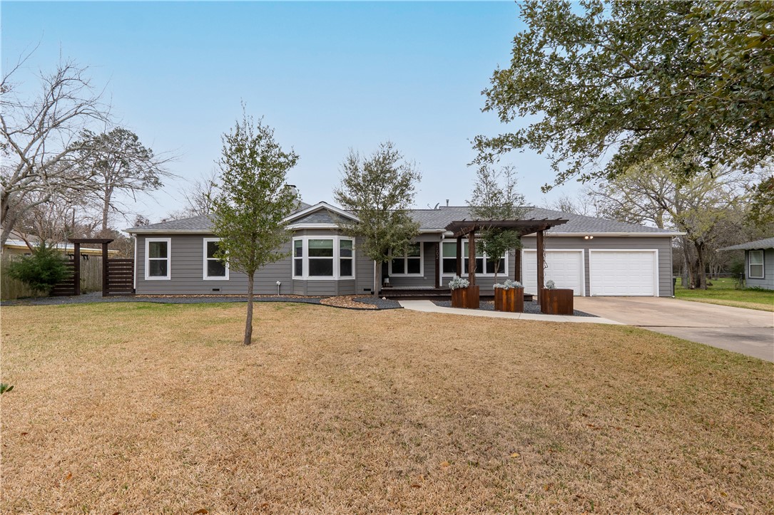 1002 Edgewood Drive Property Photo 1