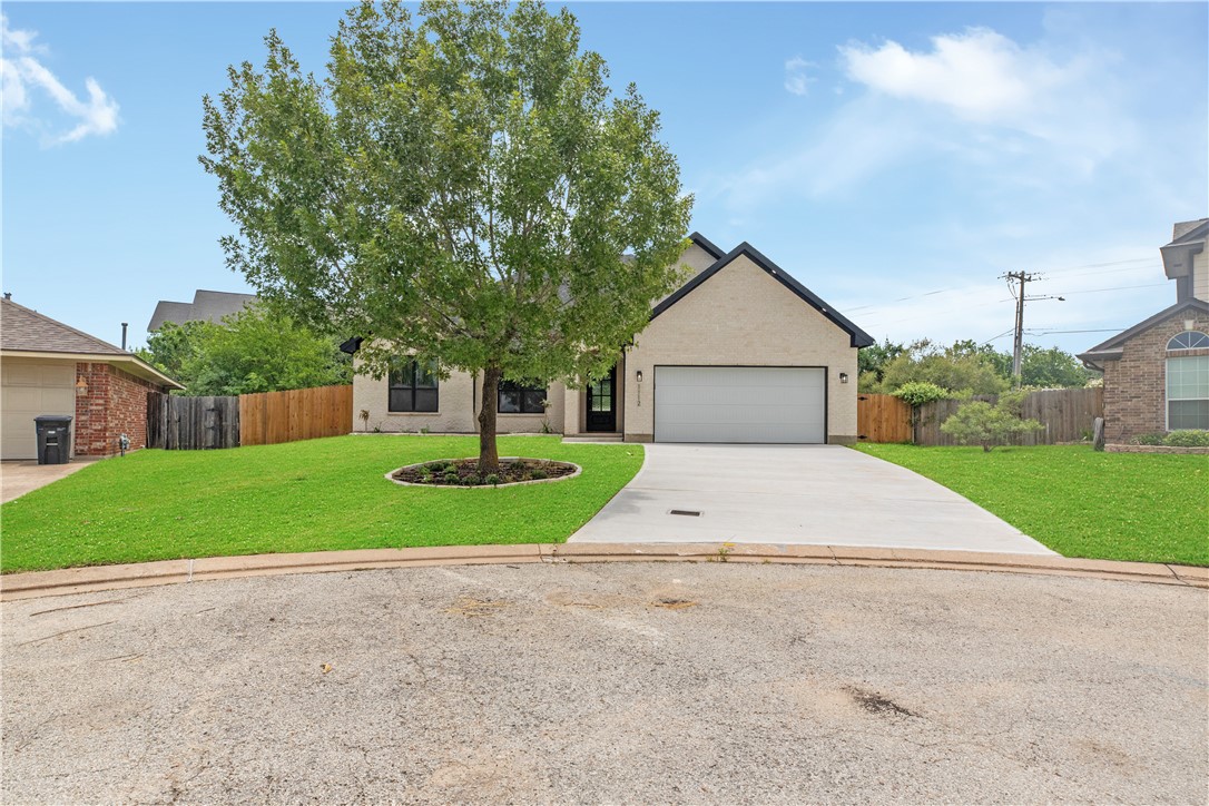 1112 Mallory Court Property Photo 1