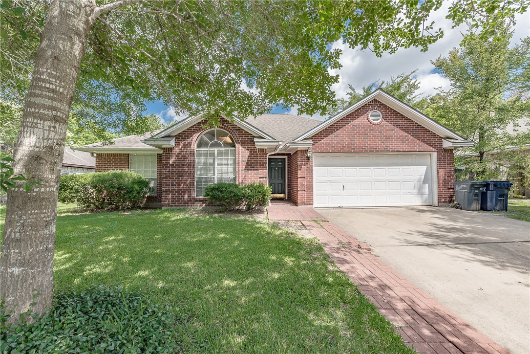 1107 Bayou Woods Property Photo