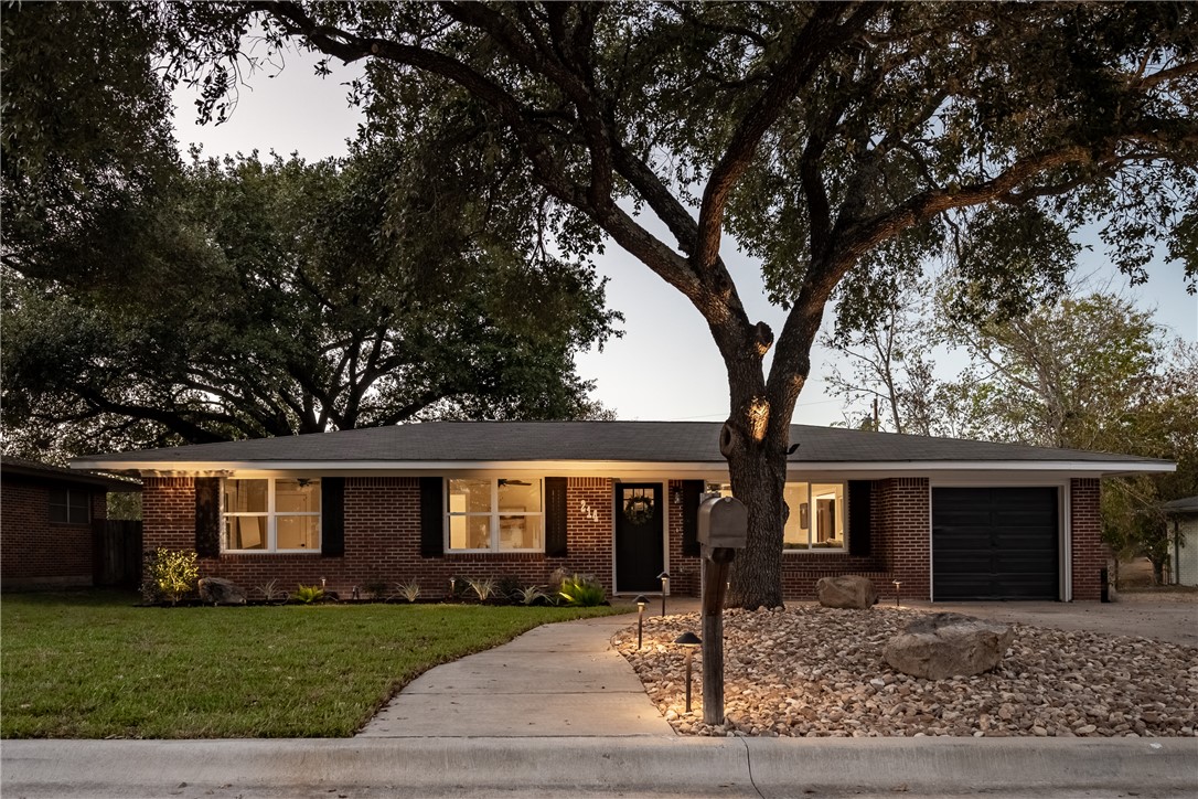 214 Helena Street Property Photo