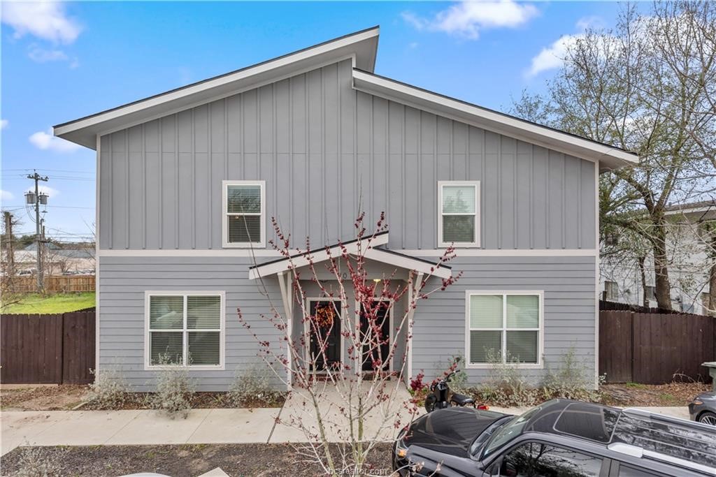 1014 Foster A Property Photo