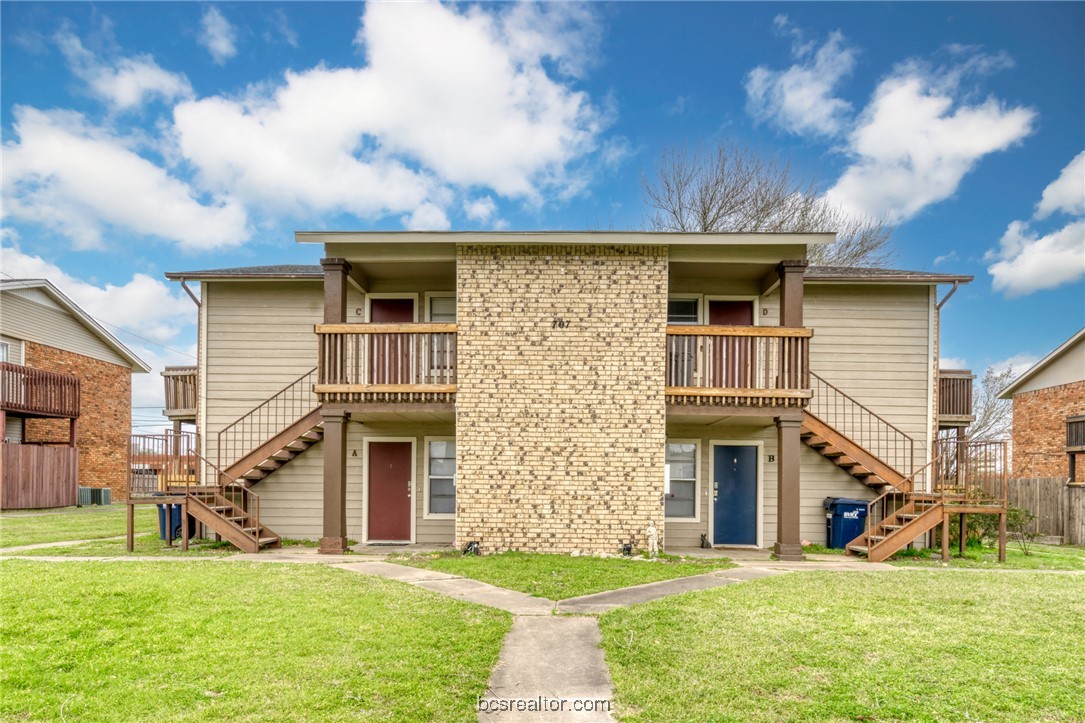717 Wellesley Court B Property Photo 1