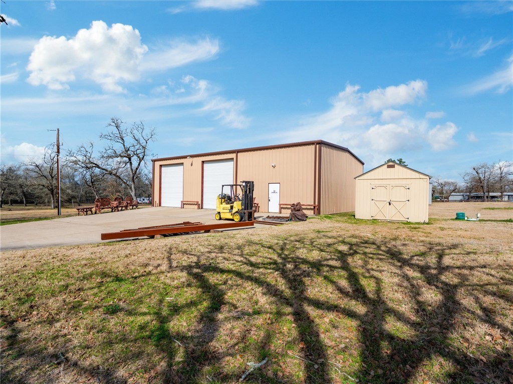 1827 State Highway 75 N Property Photo 11