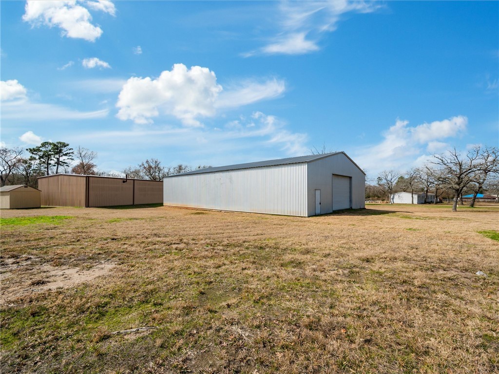 1827 State Highway 75 N Property Photo 12