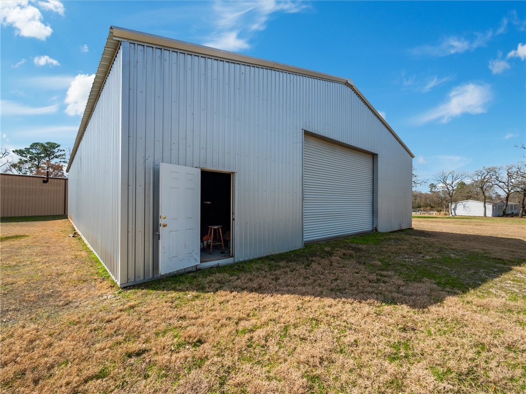 1827 State Highway 75 N Property Photo 14