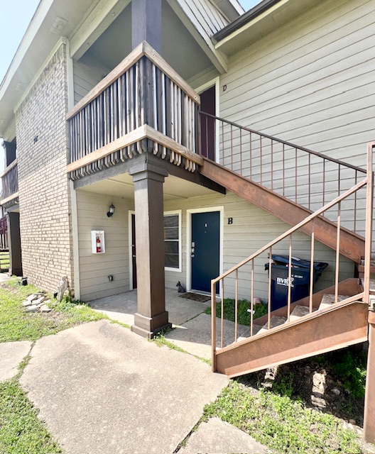707 Wellesley Court B Property Photo 1