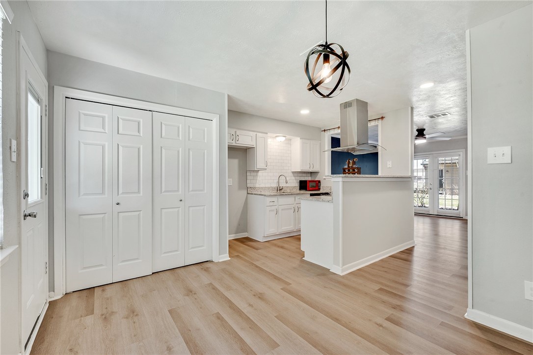 1409 Airline Drive B Property Photo 1