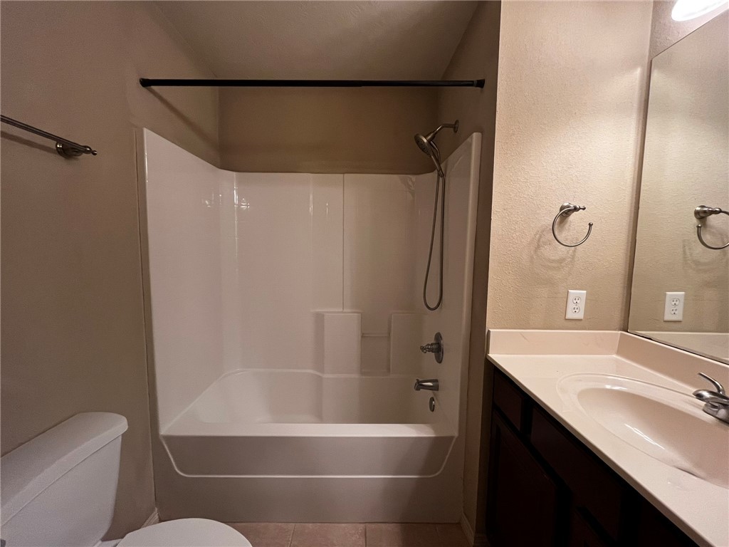 1000 Spring Loop 1307 Property Photo 14