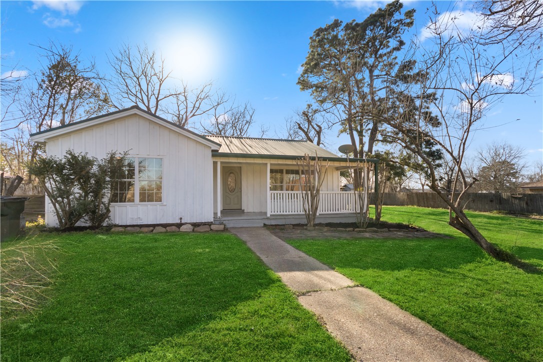 704 North Glass Street Property Photo