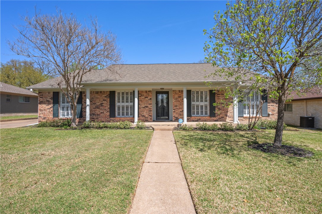 2909 River Oaks Circle Property Photo
