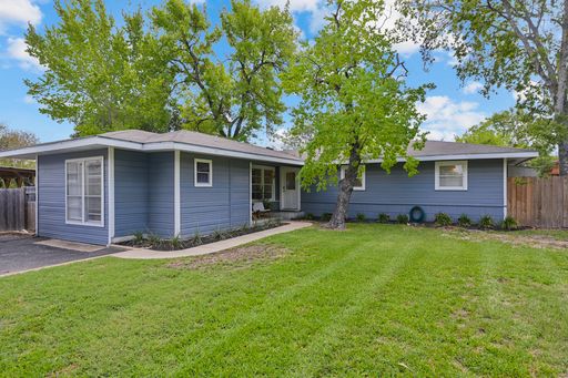 907 Edgewood Drive Property Photo