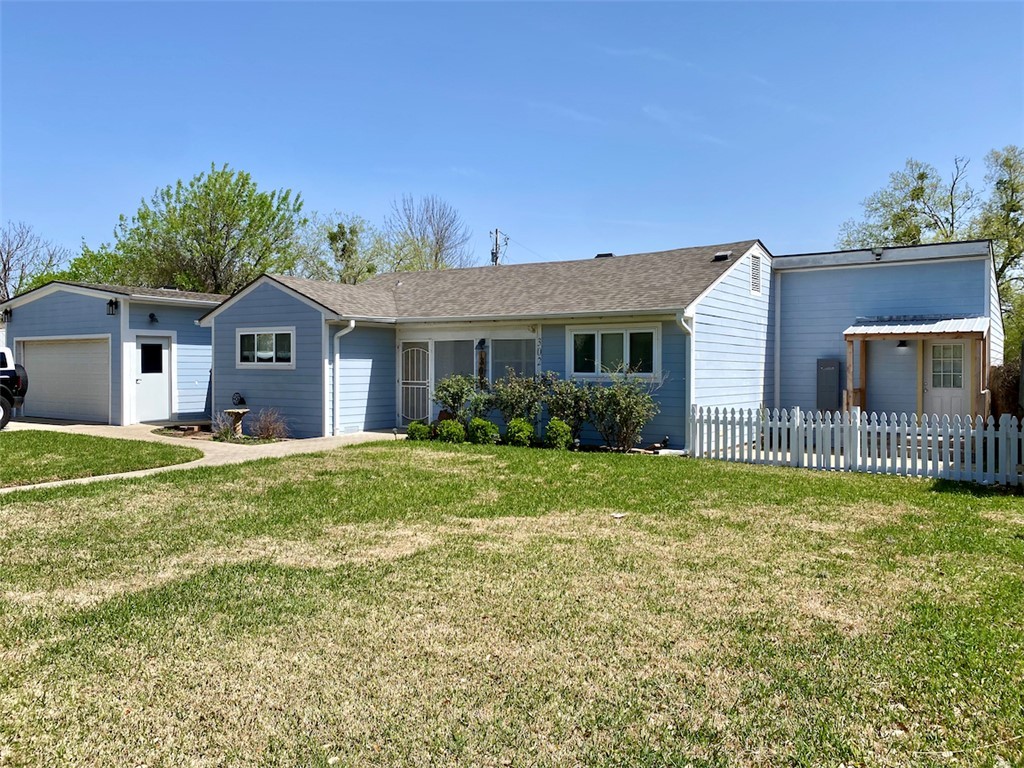 302 Fidelity Street Property Photo