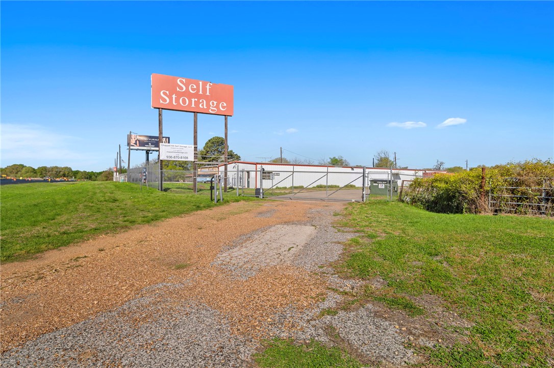 8775 Hwy 290 E Property Photo