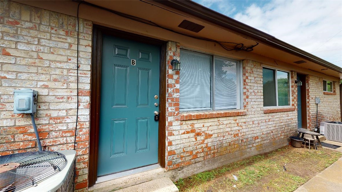 213 Ehlinger Drive B Property Photo 1