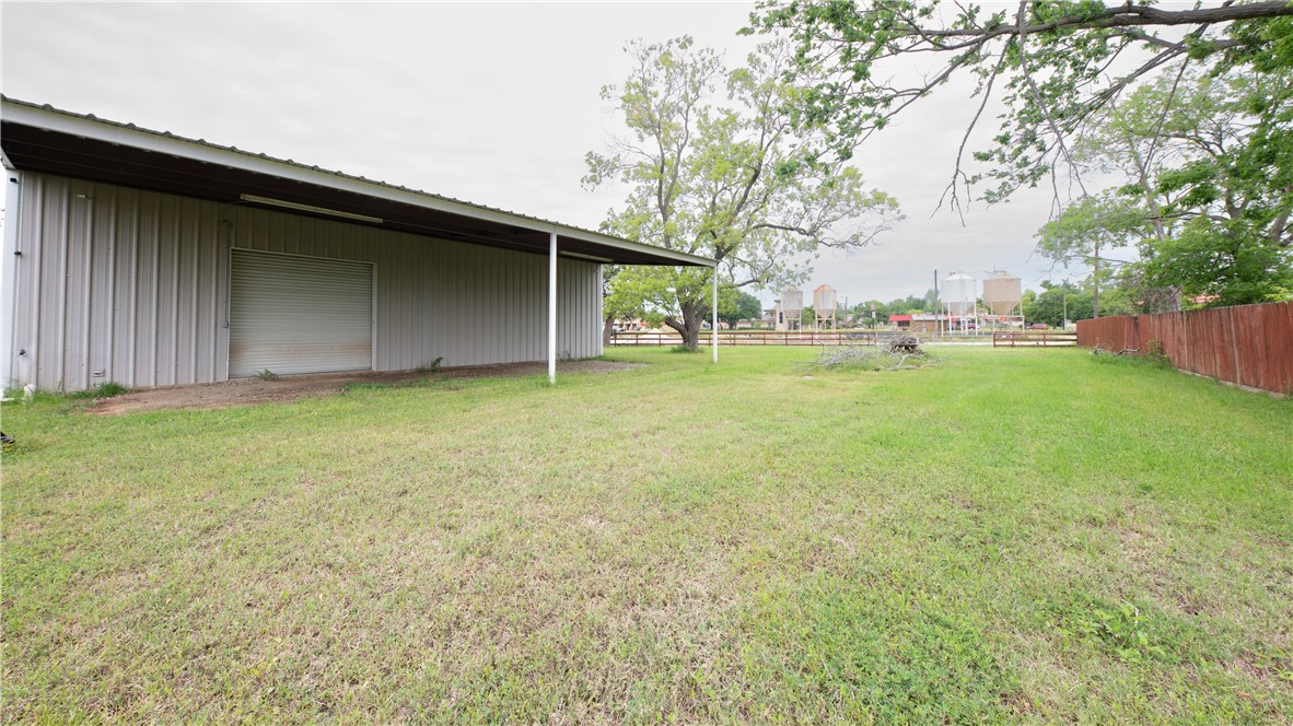 200 South Glass Street Property Photo 5