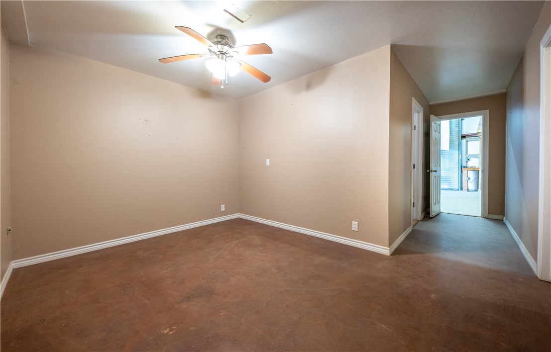 200 South Glass Street Property Photo 10