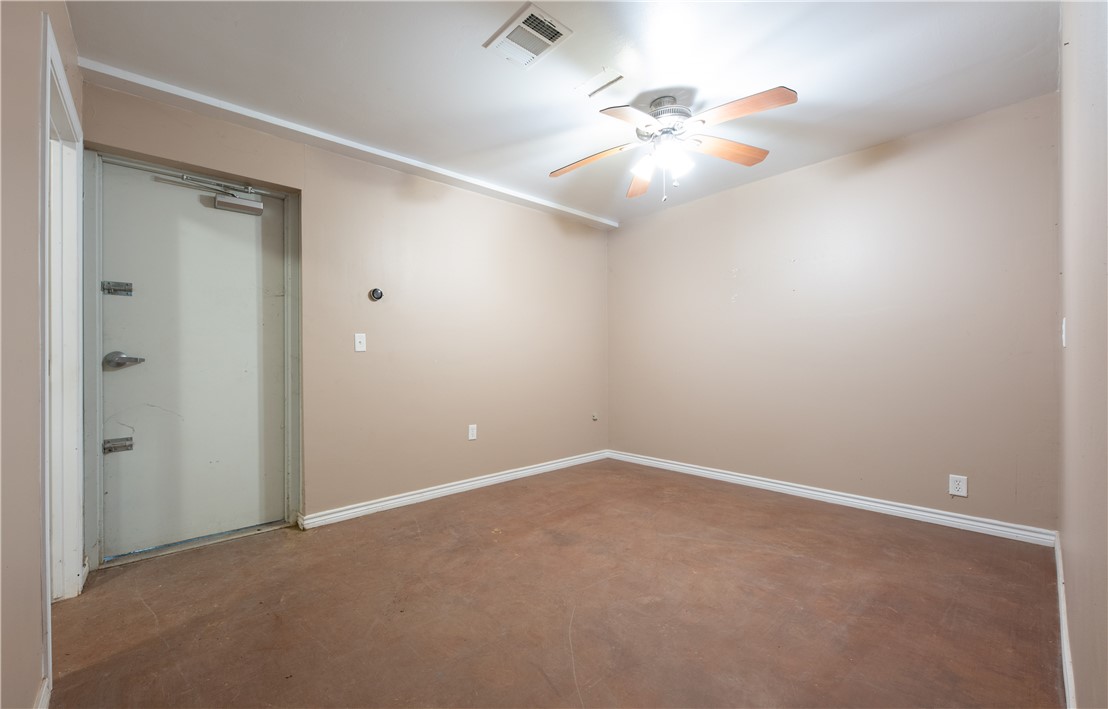 200 South Glass Street Property Photo 12