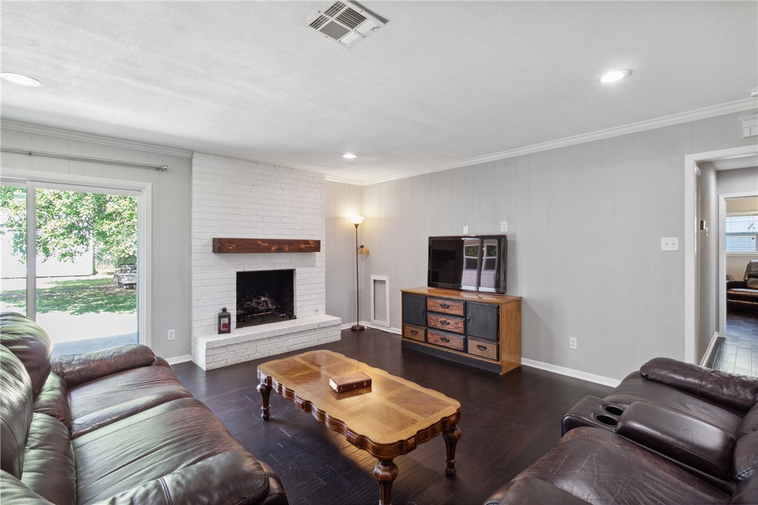 3301 Carter Creek Parkway Property Photo 5