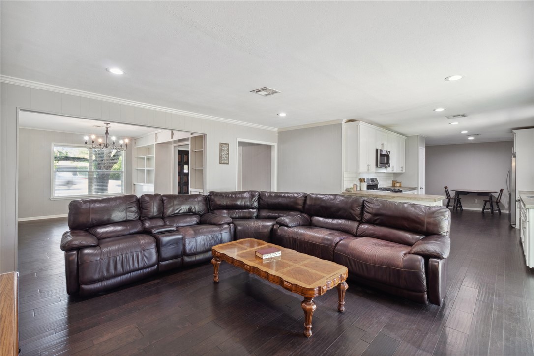 3301 Carter Creek Parkway Property Photo 6