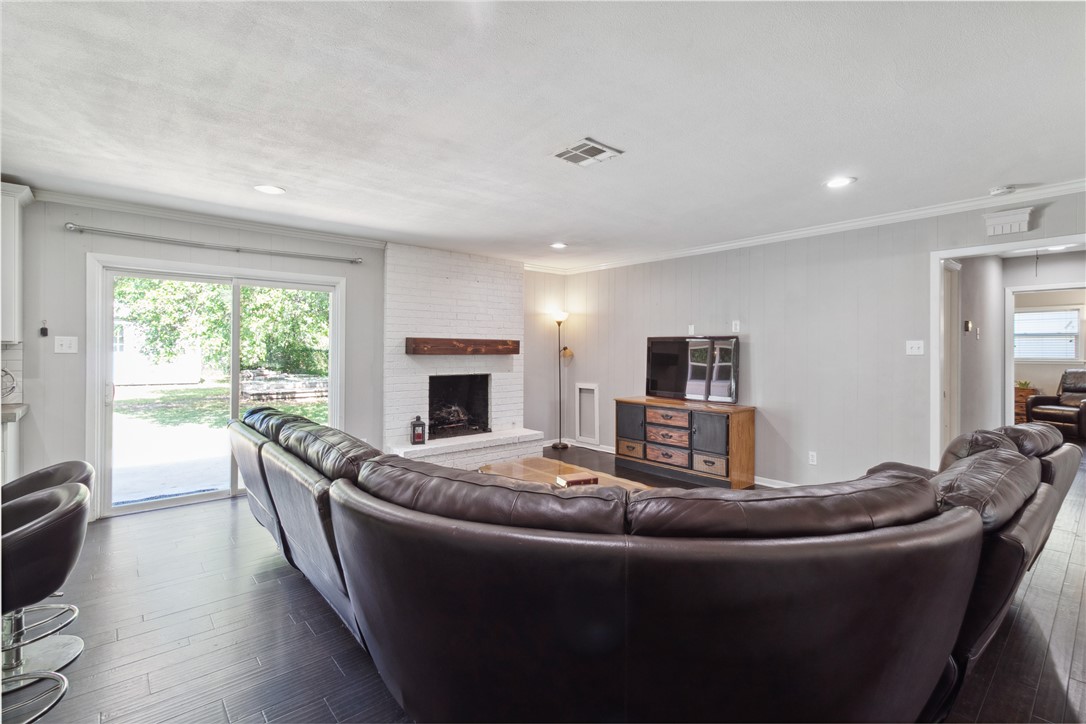 3301 Carter Creek Parkway Property Photo 8