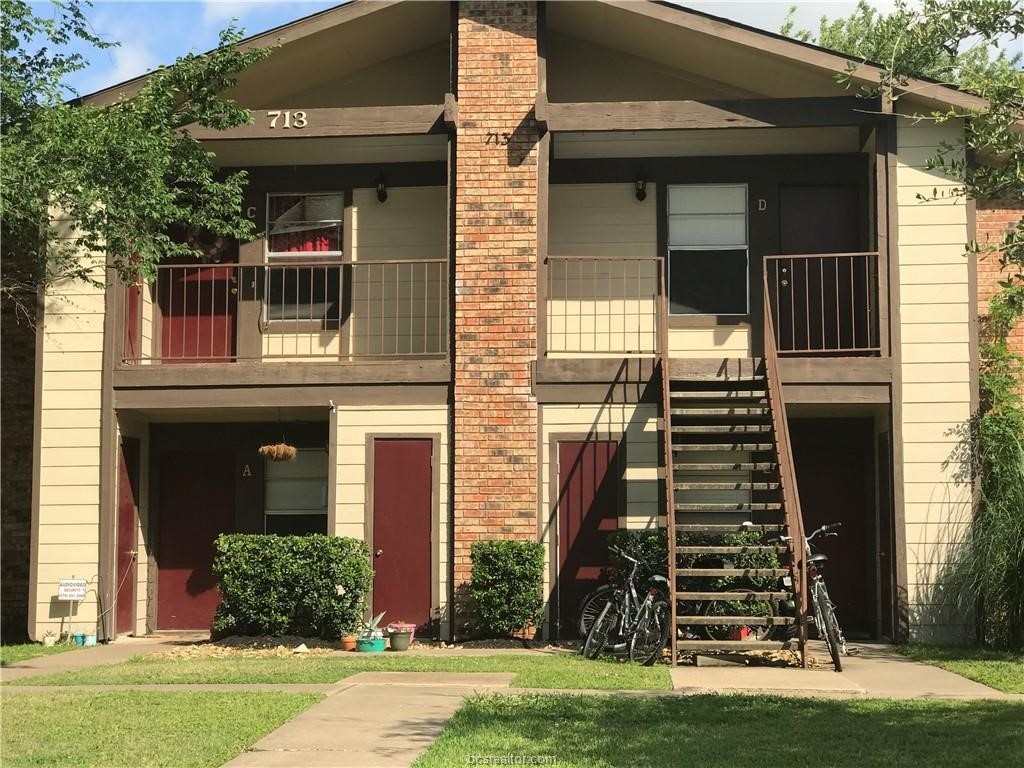 713 Wellesley Court C Property Photo 1