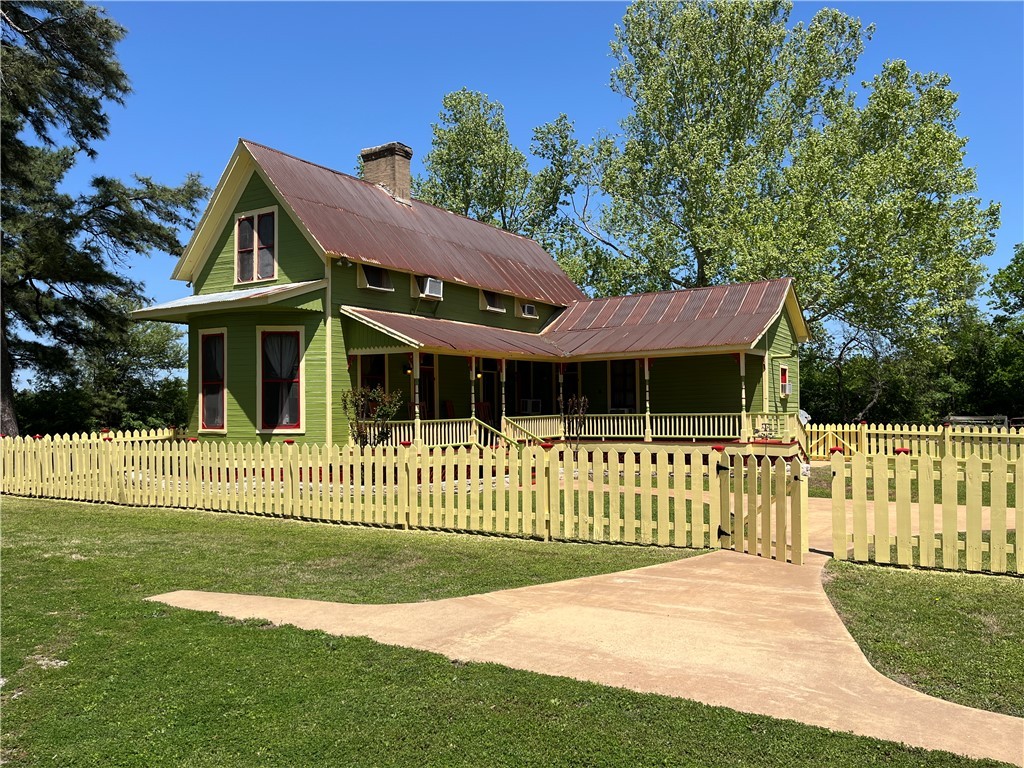 1100 Maple Property Photo 1