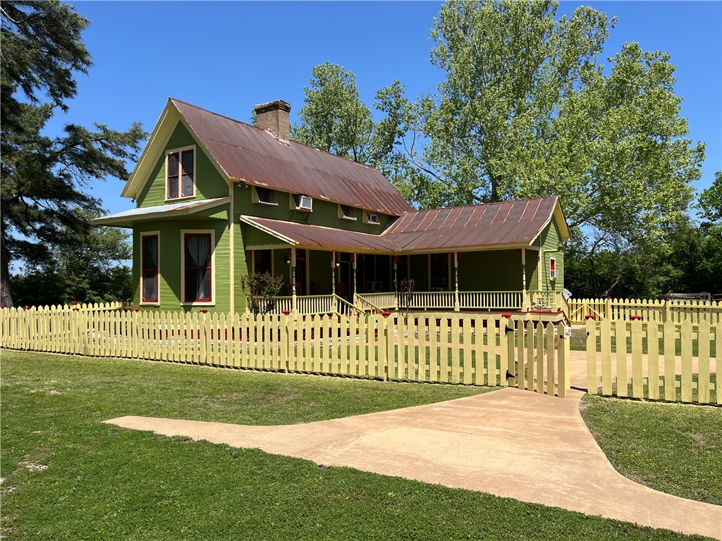 1100 Maple Property Photo 1