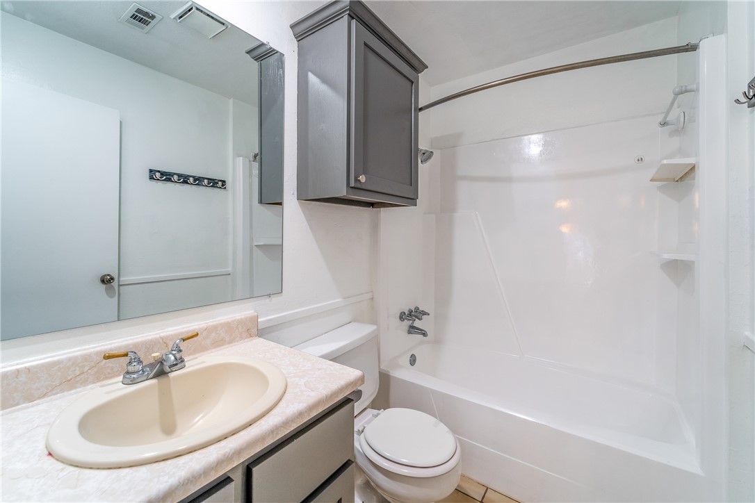 2212 Young Place A Property Photo 11