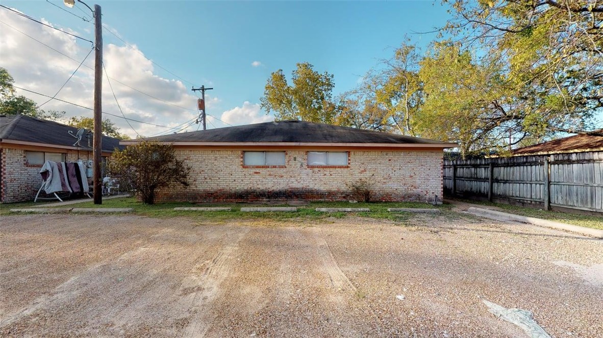 204 Lynn Drive B Property Photo 1