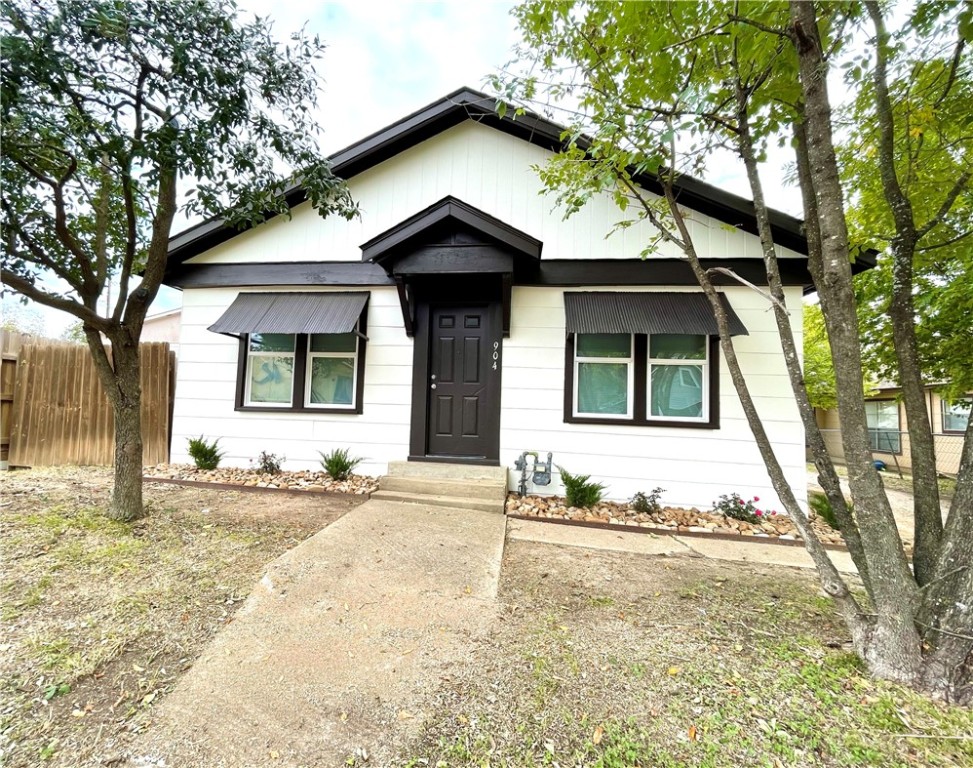 904 East 29th Street Property Photo 1