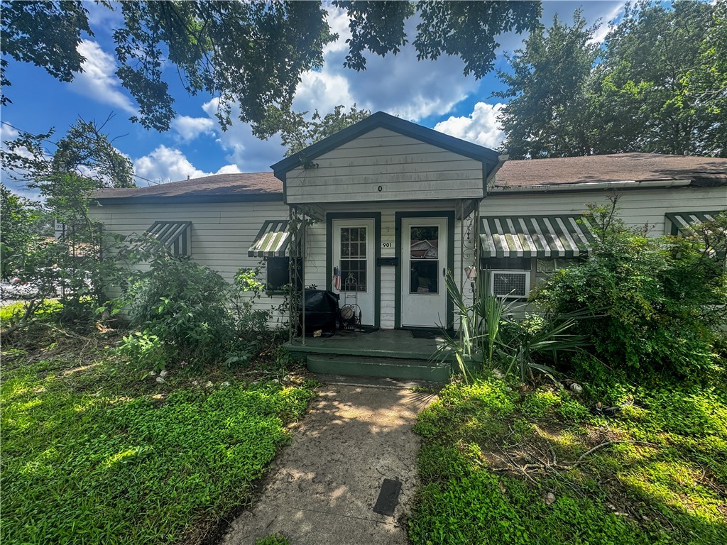 901 Post Oak Street Property Photo 1
