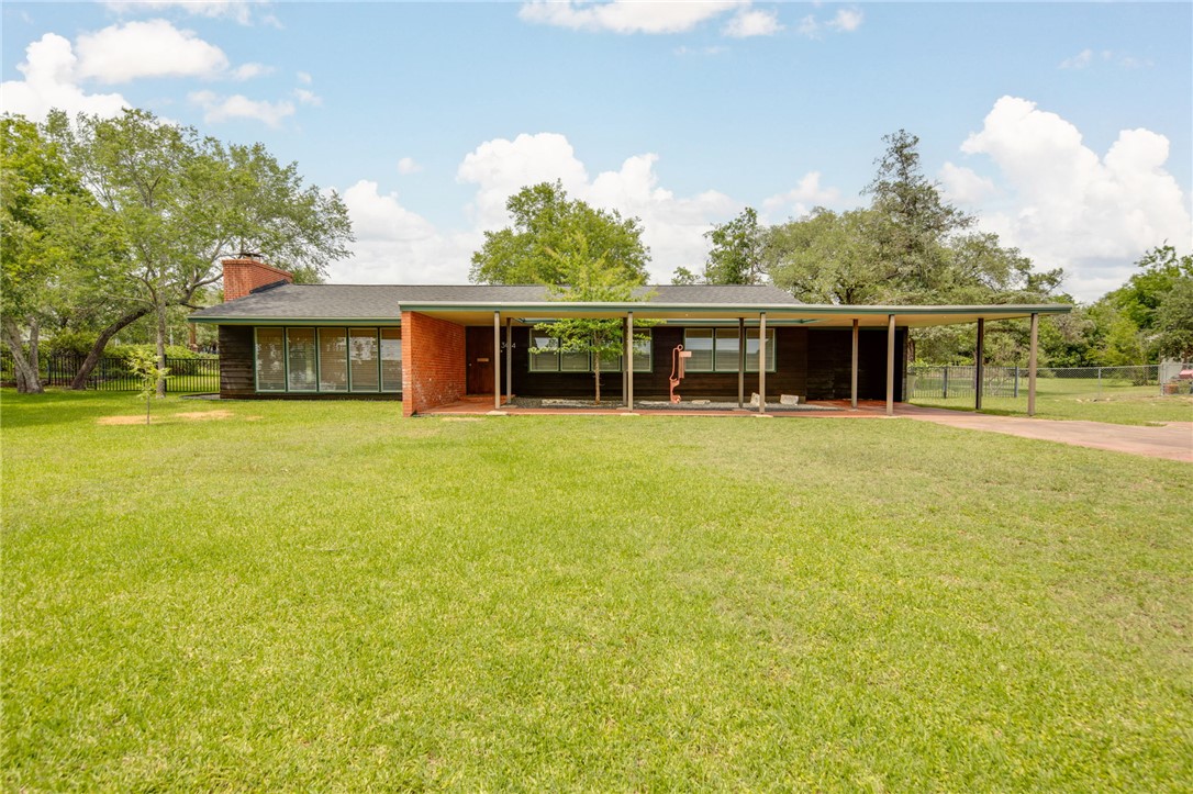 304 Crescent Drive Property Photo 1