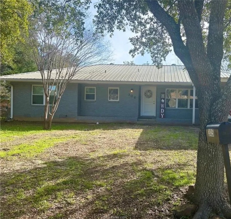 305 Laurel Street Property Photo 1
