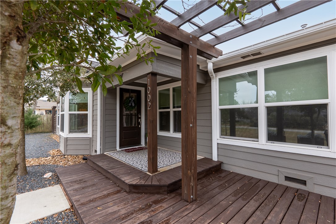 1002 Edgewood Drive Property Photo 1