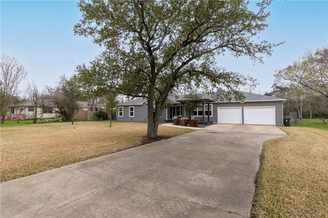 1002 Edgewood Drive Property Photo 4