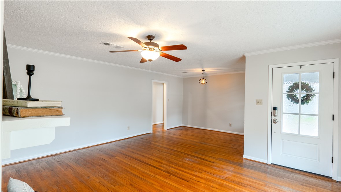 1002 Edgewood Drive Property Photo 7