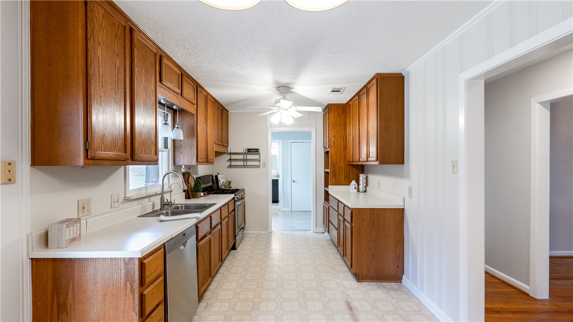 1002 Edgewood Drive Property Photo 15