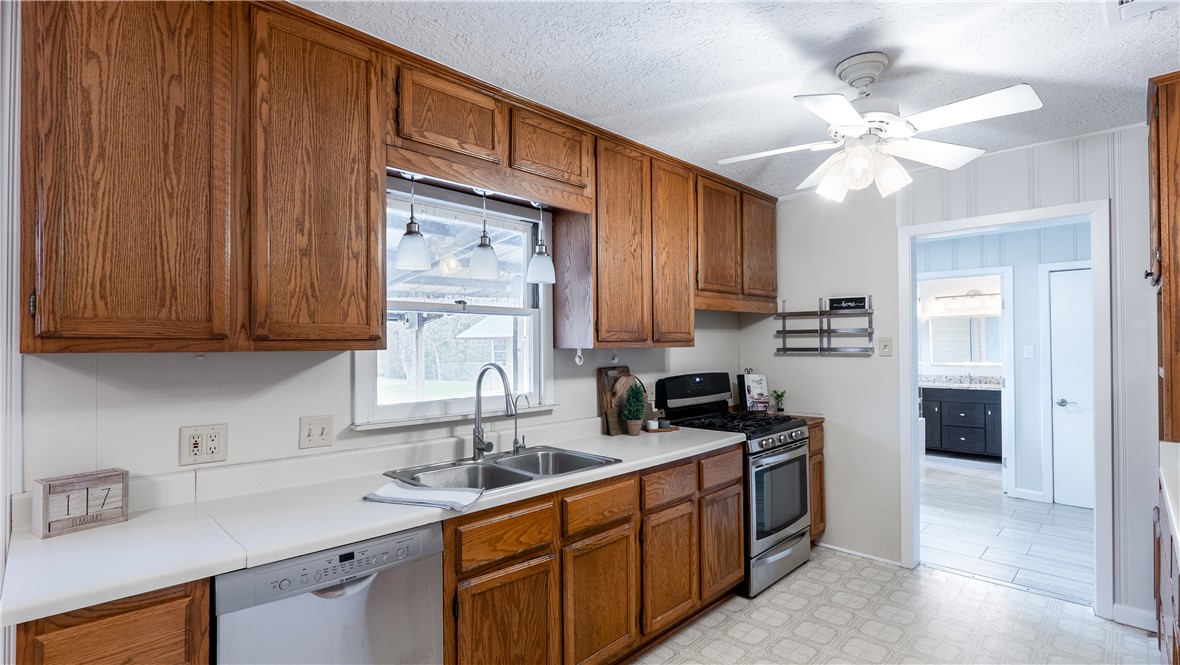 1002 Edgewood Drive Property Photo 16