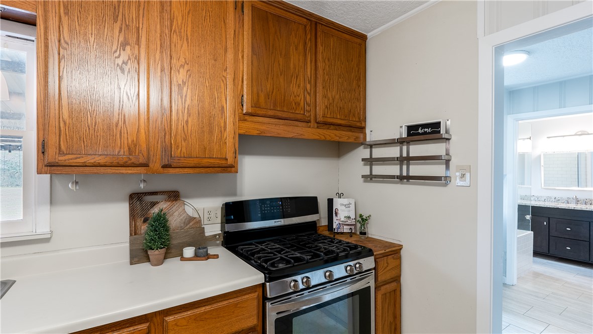 1002 Edgewood Drive Property Photo 18
