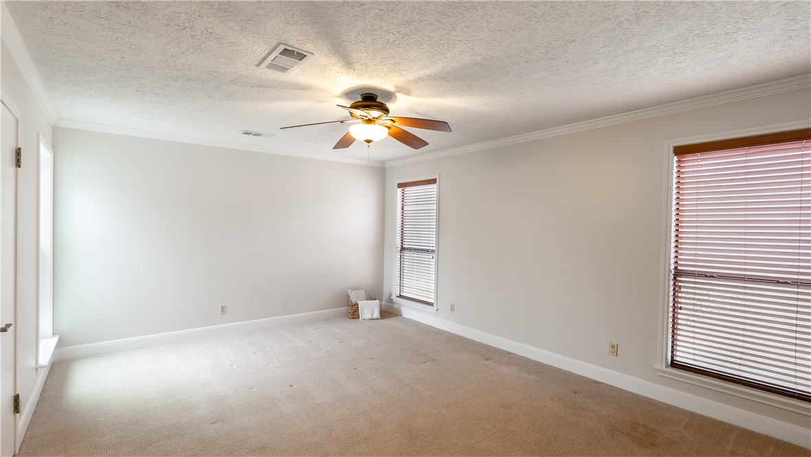 1002 Edgewood Drive Property Photo 25