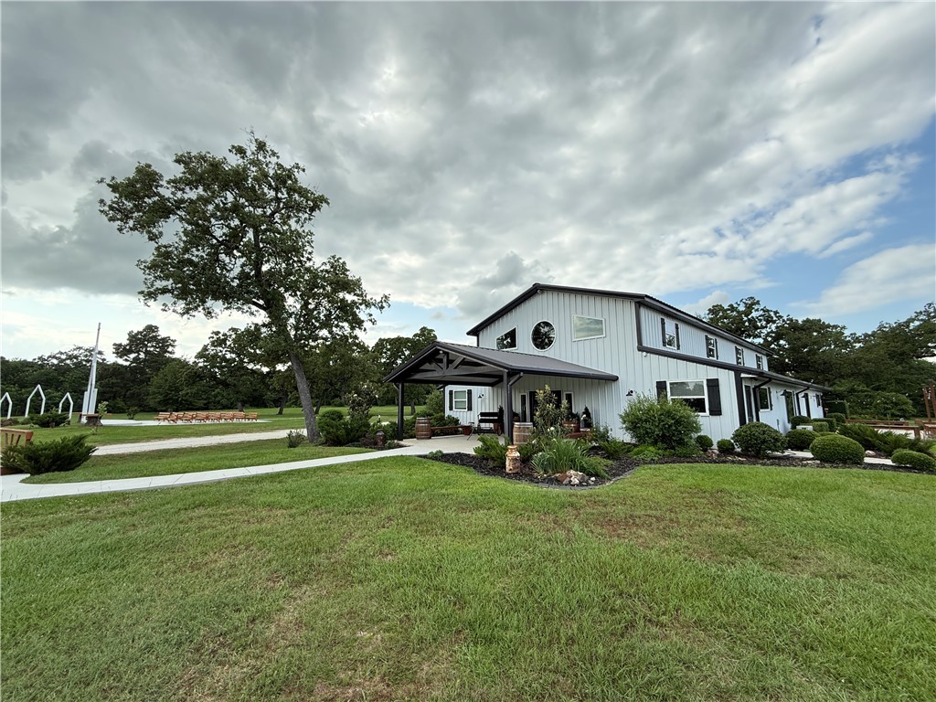 601 East Collard Street Property Photo 4
