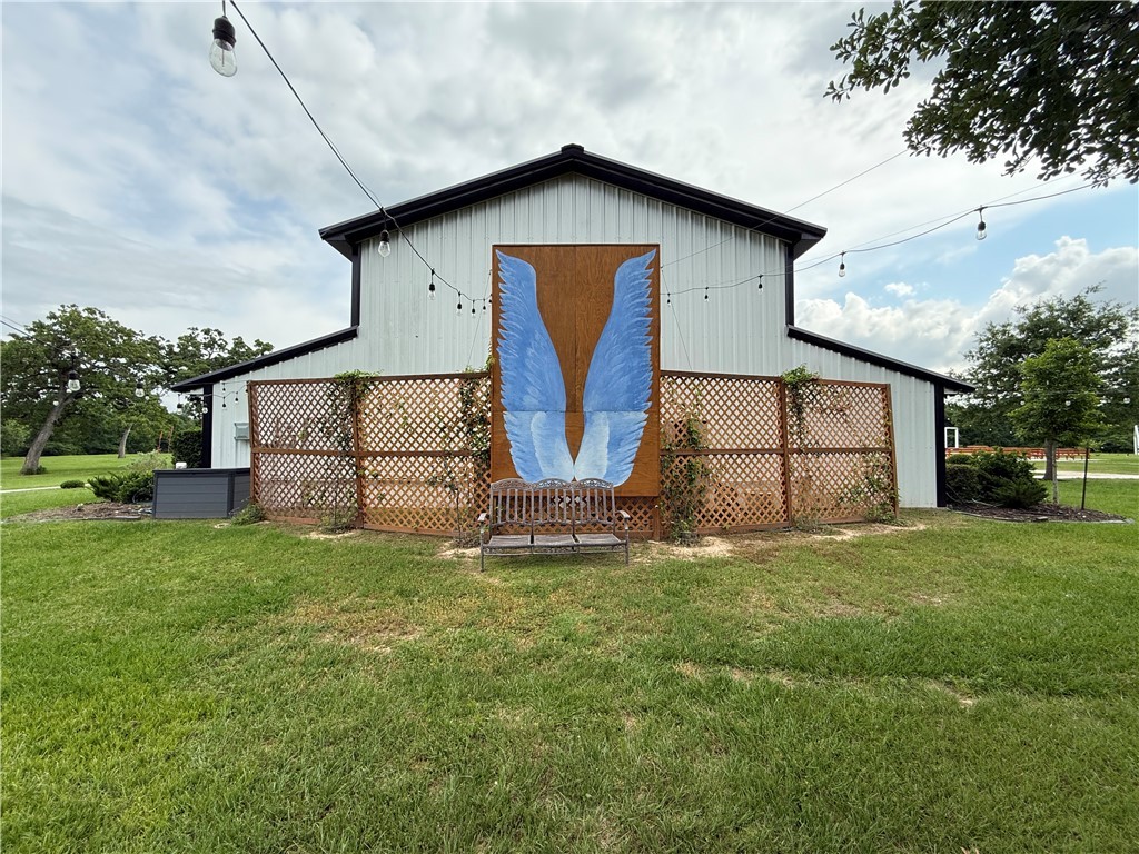 601 East Collard Street Property Photo 5